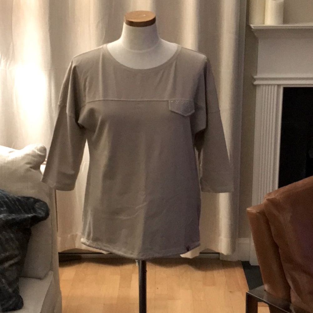 Pretty top tan color size S, cute details
